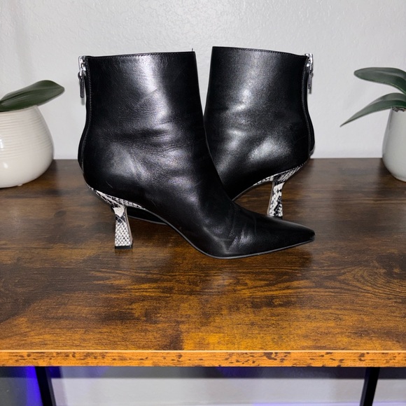 Marc Fisher Booties w/Snakeskin Heel - Picture 4 of 9